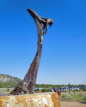 statue