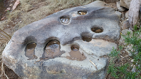 metates