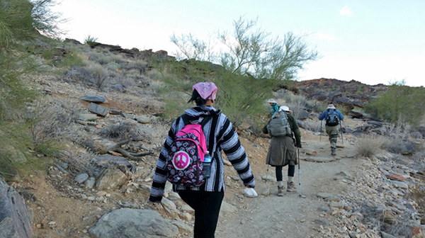 p06_hikers